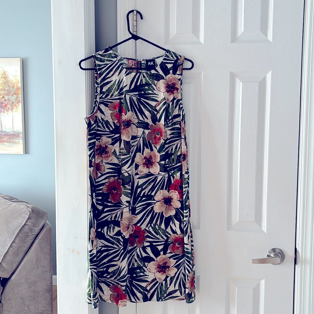 Linen floral size 10, summer 👗 all you need is 🩴 and go,  AK brand